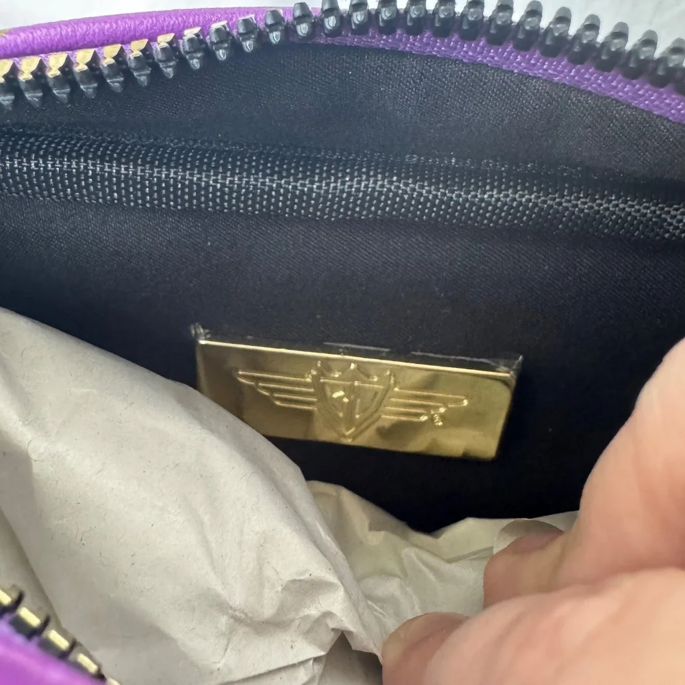 Disney Buckle-Down Moana Tamatoa Crossbody Bag NWT - Picture 3 of 4